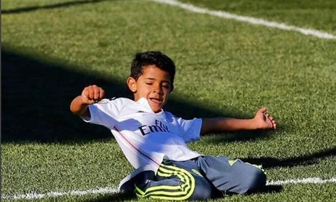 Giật mình với 'năng khiếu' của con trai Ronaldo