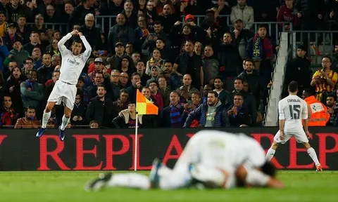 Ronaldo khiến sân Camp Nou... hết thiêng