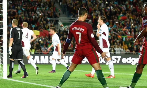 Ronaldo suýt lập hat-trick, Bồ Đào Nha vùi dập Latvia trên sân nhà