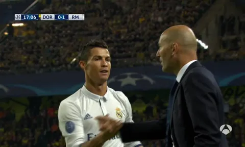 Ronaldo ôm Zidane, đập tan nghi ngờ mâu thuẫn