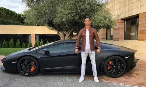 Ronaldo sắp là 'cầu thủ 100 triệu euro' đầu tiên