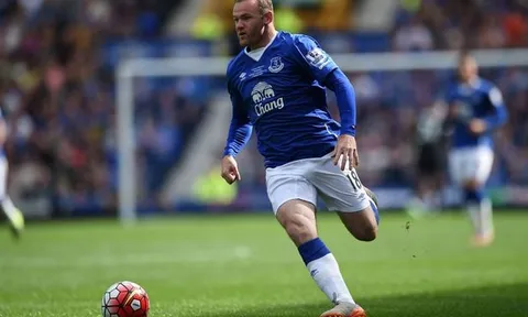 Rooney được chào đón ở Everton