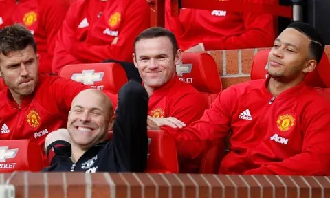 Rooney không nên ở Man Utd thêm nữa
