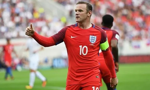 Rooney phản ứng sau chỉ trích "lạm quyền"