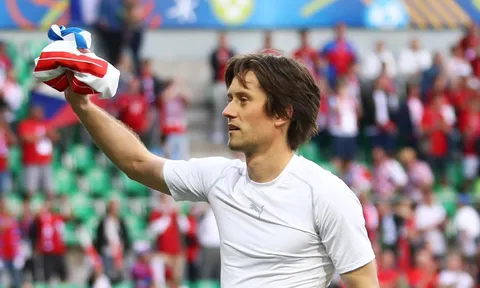 Tomas Rosicky chia tay EURO 2016