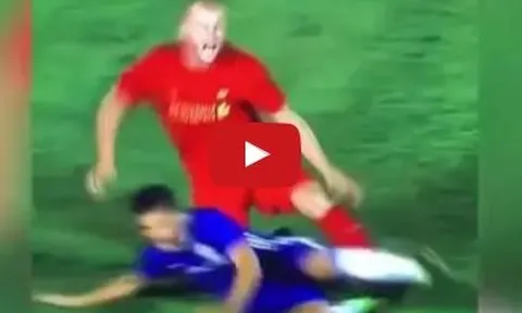 Rùng mình với pha vào bóng thô bạo của Cesc Fabregas vs Ragnar Klavan
