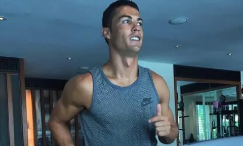 Rút ngắn kỳ nghỉ, Ronaldo quay lại tập luyện