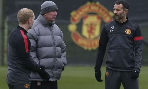 Ryan Giggs vẫn còn sốc vì Sir Alex