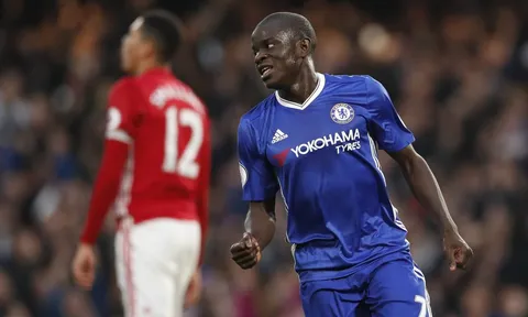 Sang Chelsea, Kante có thói quen khó bỏ