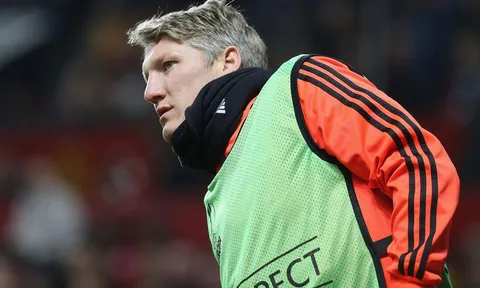 Sao Arsenal chỉ trích Mourinho vì đồng đội