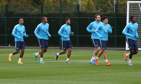 Sao Man City trổ tài trong buổi tập