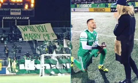 Sao New York Cosmos quỳ cầu hôn bạn gái trên sân