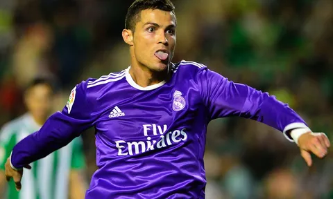 Sau 1 tháng, Ronaldo đã ghi bàn trở lại