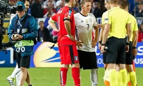 Vì sao Schweinsteiger chọn đá luân lưu bên phần sân Italy?