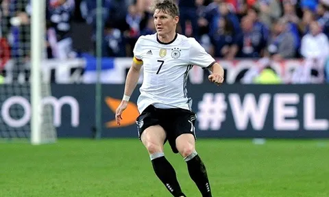 Ballack thẳng thừng kêu gọi Schweinsteiger sớm giải nghệ