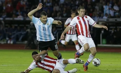 Sergio Aguero sút hỏng penalty vs Paraguay