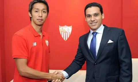 Sevilla chính thức sở hữu ngôi sao Nhật Bản
