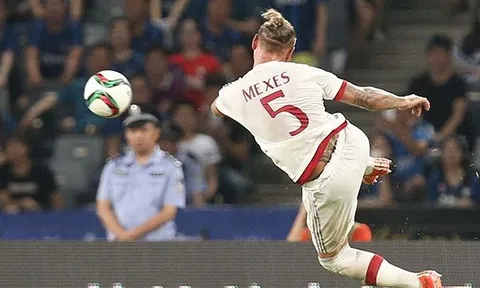Siêu phẩm 'cắt kéo' cực đỉnh của Mexes