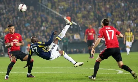Siêu phẩm của Moussa Sow vào lưới Manchester United