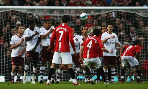 Siêu phẩm sút phạt của Owen Hargreaves vs Arsenal
