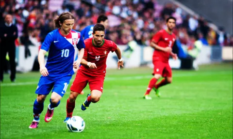 Siêu phẩm volley tung lưới Croatia của Luka Modric