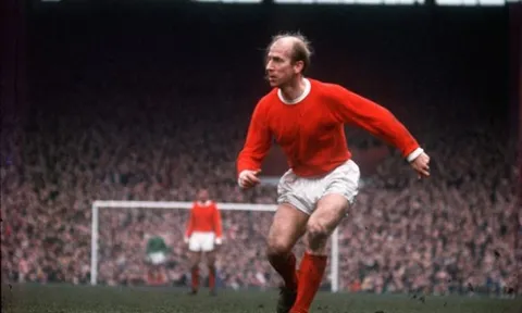 Sir Bobby Charlton và những khoảnh khắc để dời tại Man Utd