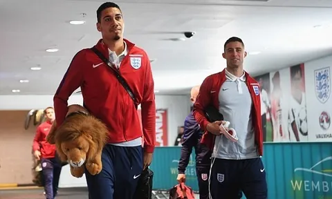 Chris Smalling mang "bùa may mắn" đến Pháp dự EURO 2016