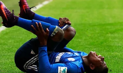 Sốc: "Bom tấn" của Schalke bị gãy xương mắt cá, nghỉ hết năm 2016