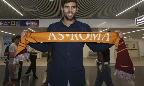 Chính thức: Hậu vệ Tottenham đầu quân cho Roma