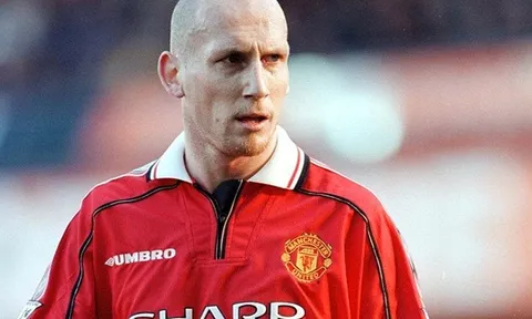 Huyền thoại Man Utd tiếp quản Reading