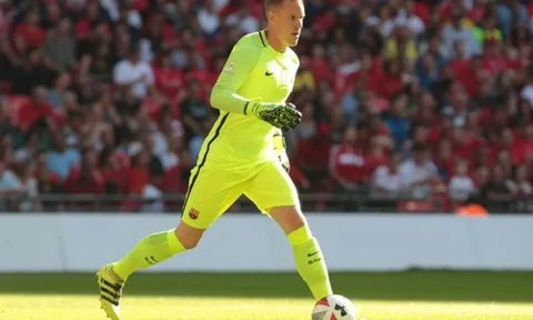 Thủ môn Barca chuyền nhiều hơn cả Kevin de Bruyne hay Alexis Sanchez