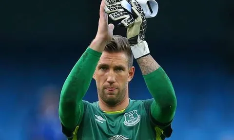 Stekelenburg đã có trận đấu để đời
