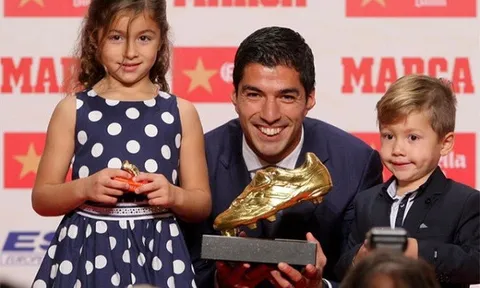 Suarez bị con trai 'chỉ trích' vì không ghi bàn trước Man City