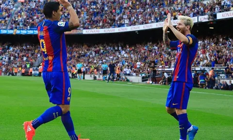 Suarez hat-trick, Messi cú đúp, Barcelona đánh tennis ngày khai màn La Liga