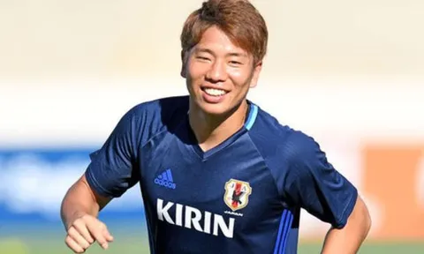 HLV Wenger tức giận vì không xin được giấy phép cho Takuma Asano
