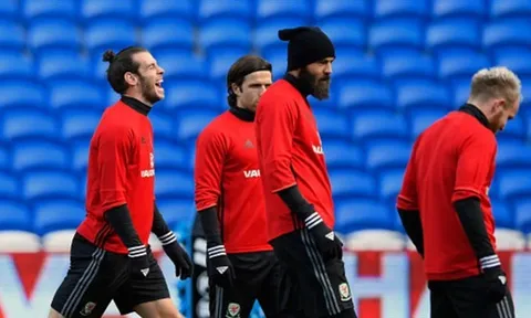 'Tarzan' Bale gọn gàng trở lại trong buổi tập của Xứ Wales