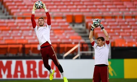 De Gea và Iker Casillas: “Mèo nào cắn mỉu nào?”