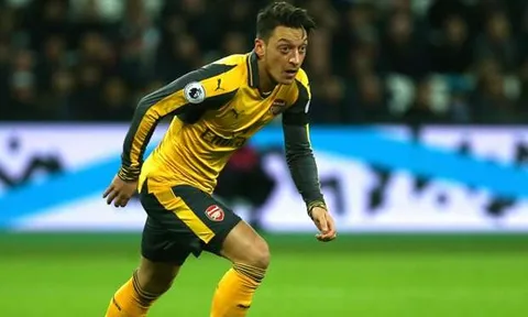 Tháng 11 giông bão cũng "ám ảnh" Mesut Oezil