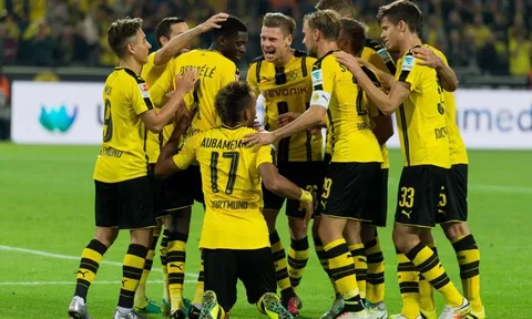 Thắng Freiburg, Dortmund lập kỷ lục bất bại