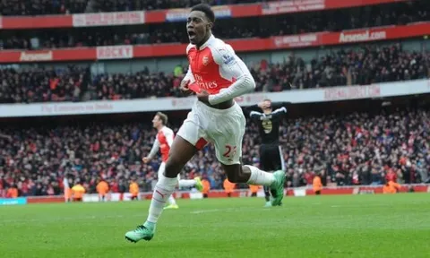 "Thánh lốp" trở lại, Arsenal thở phào