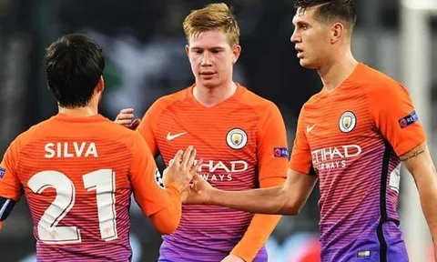 Thẻ đỏ "giết chết" trận Man City - Gladbach
