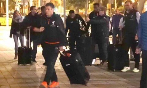 Thua sốc Bournemouth, Klopp dẫn Liverpool rời khỏi nước Anh