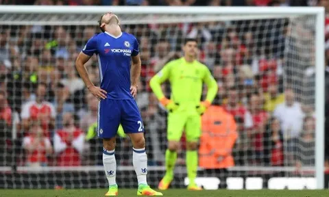 Thua thảm Arsenal, Conte vẫn không trút giận lên hàng thủ
