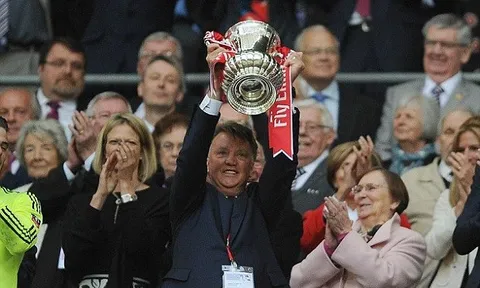 Tiết lộ: Man United đã 'phũ' với Louis van Gaal thế nào