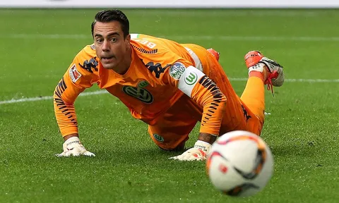 Top 5 pha cứu thua vòng 5 Bundesliga