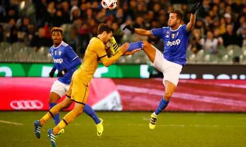 Pjanic tặng gầm giày vào mặt Mason, Dybala đem chiến thắng về cho Juventus