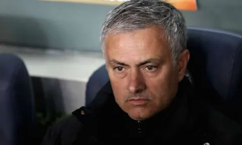 Trong lúc 'dầu sôi lửa bỏng', học trò khiến Mourinho ấm lòng