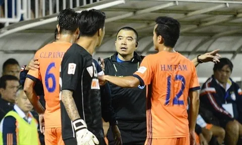 Trọng tài V-League: Thu nhập tốt, sai sót tăng
