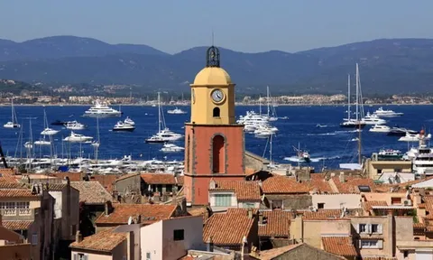 Và Thượng đế đã tạo ra Saint Tropez... nơi EURO không tồn tại