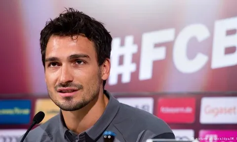 Trước đại chiến, Hummels xát muối vào Dortmund